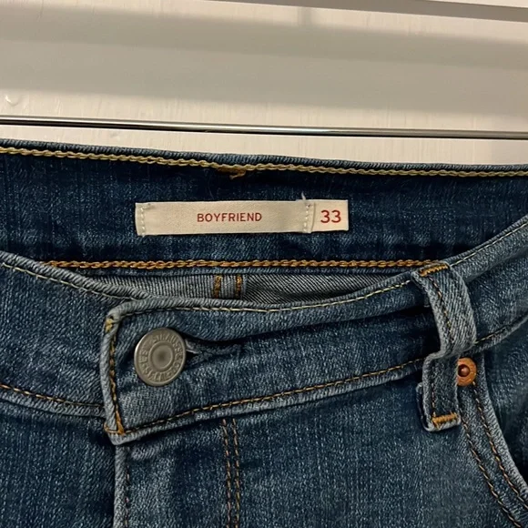Levi’s Boyfriend Crop Jeans! - Picture 4 of 7